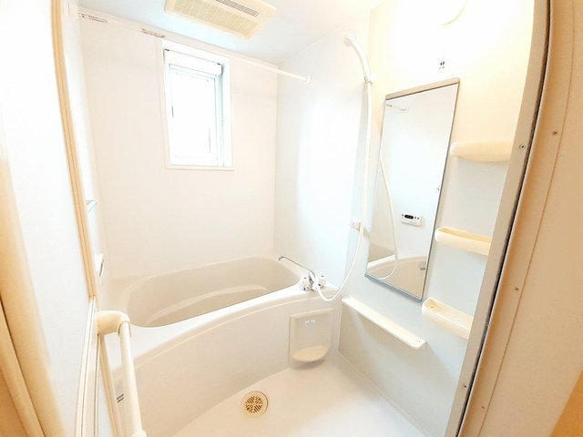 バス・シャワールーム　コンパクトで使いやすいお風呂です