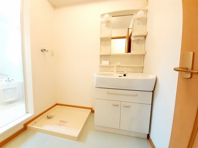 洗面設備　コンパクトで使いやすい洗面所