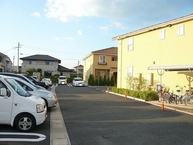駐車場　駐車場があるので、車を買う予定の方も安心です