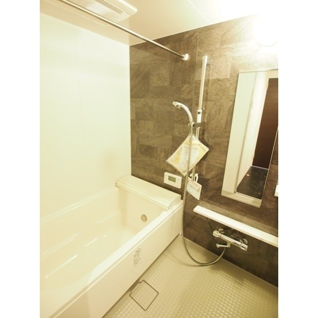 バス・シャワールーム　高級感のあるお風呂