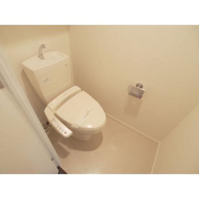 トイレ　※写真は同タイプ住戸です。