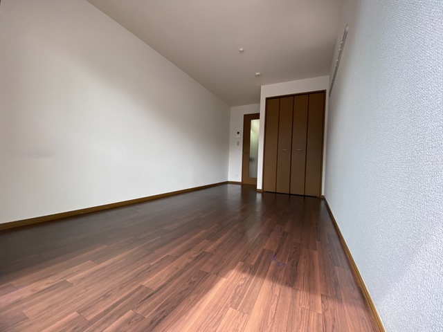 居室・リビング　広々７．５帖のお部屋で新生活。