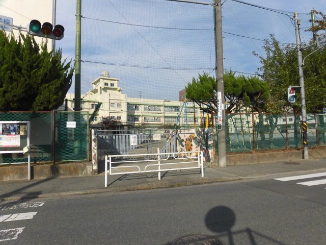 小学校　坂戸小学校（小学校）まで403m