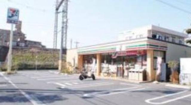 コンビニ　セブンイレブン江戸川西小岩3丁目店（コンビニ）まで571m