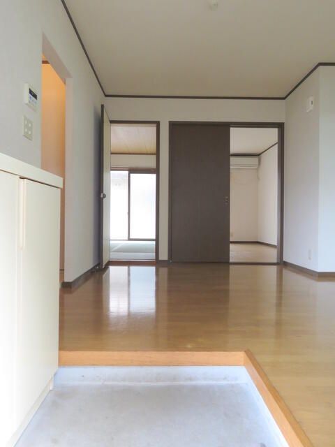 エントランス　※別室参考写真