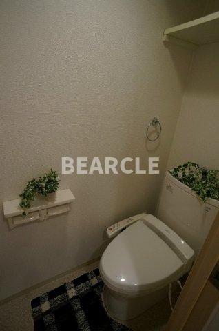 トイレ　落ち着いた色調のトイレです