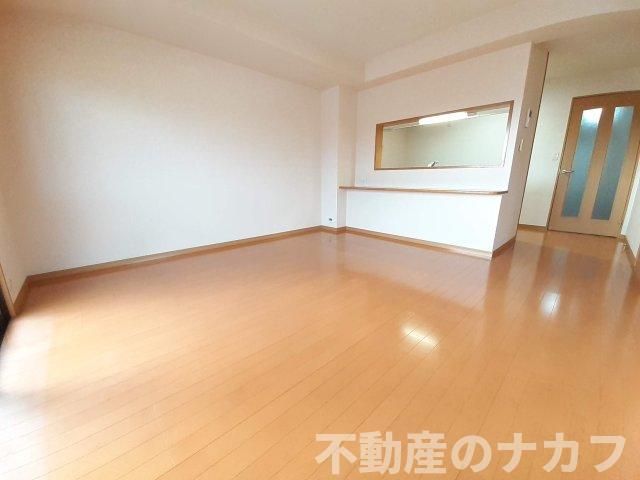 居室・リビング　※同タイプの部屋写真です