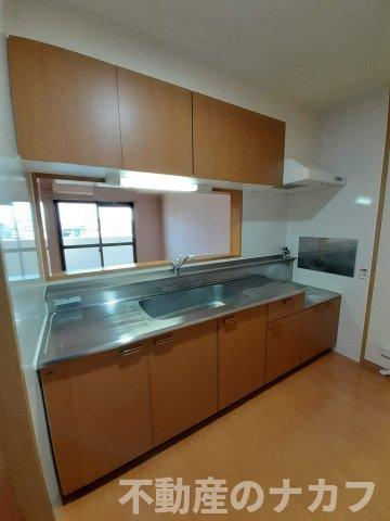 キッチン　※同タイプの部屋写真です