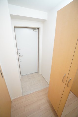 玄関　※同物件・同タイプの写真です。