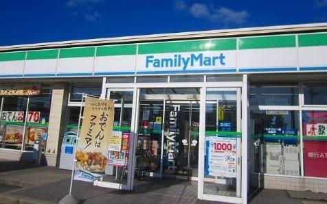 コンビニ　ファミリーマート秋田上飯島店（コンビニ）まで830m