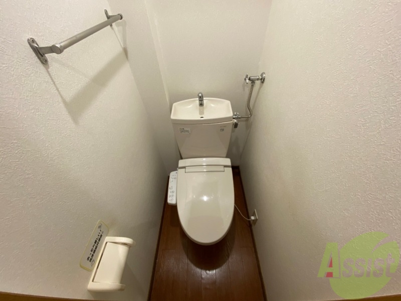 トイレ　こちらはトイレです。清潔感があり、安心して使用できます。