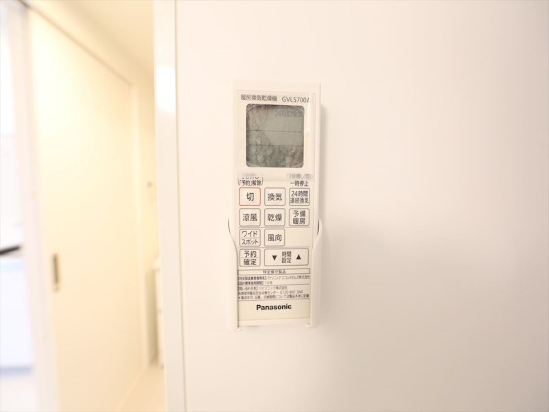 その他設備　浴室暖房乾燥機付き