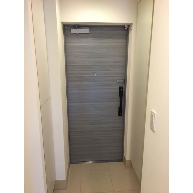 玄関　同タイプ写真　※現況優先