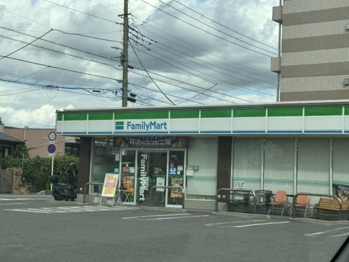コンビニ　ファミリーマート さいたま西堀三丁目店（コンビニ）まで165m