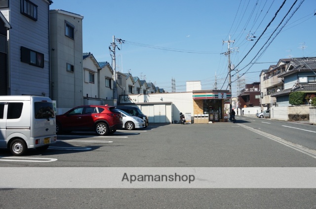 コンビニ　セブンイレブン（コンビニ）まで1083m