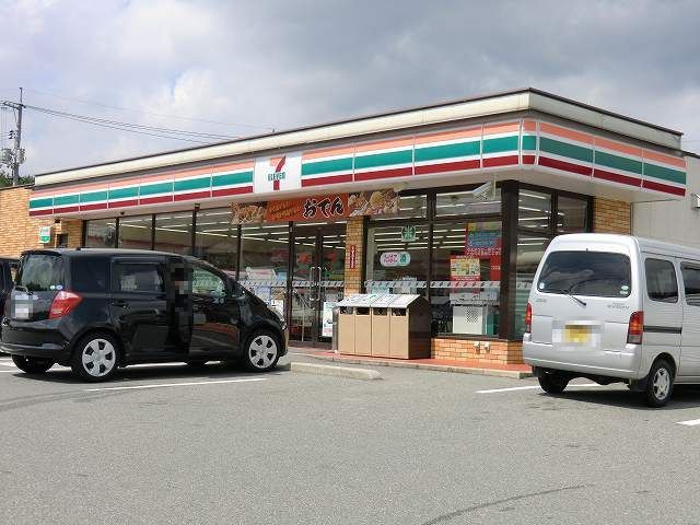 コンビニ　セブンイレブン（コンビニ）まで900m