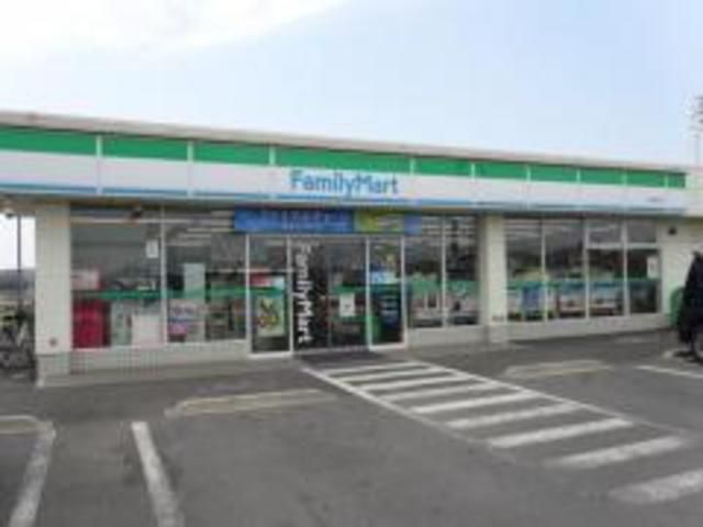 飲食店　ファミリーマート川越吉田店（飲食店）まで370m