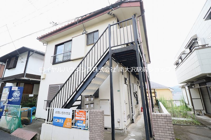 建物外観　木造2階建て