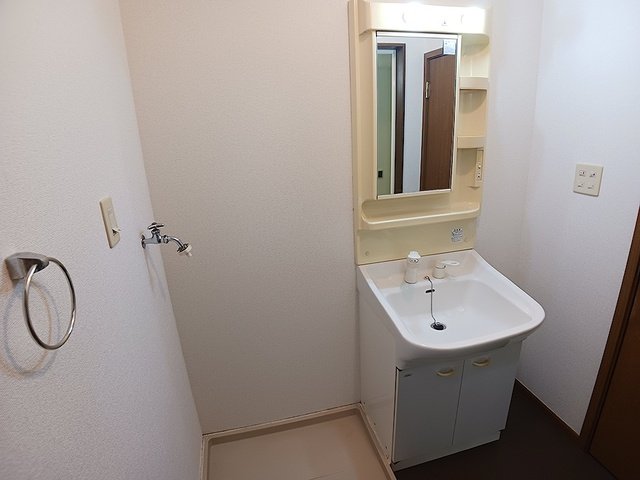 洗面設備　朝の身支度には欠かせない独立洗面化粧台