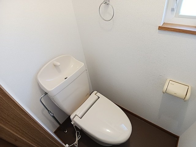 トイレ　暖房便座付き