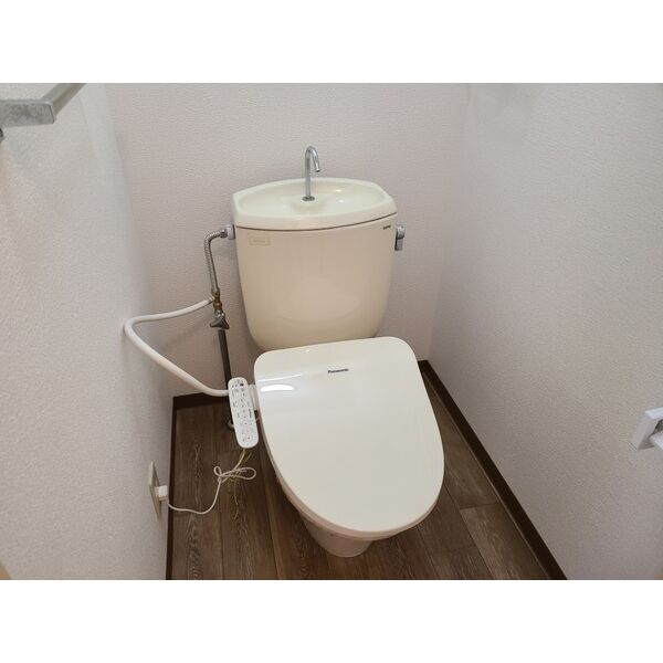 東武宇都宮線 国谷駅 徒歩13分 2階建 築39年のトイレ写真