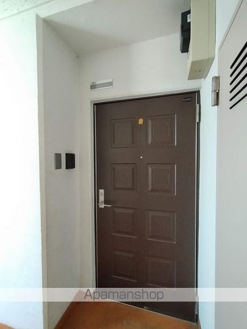 マンションパレロワイヤルの玄関写真