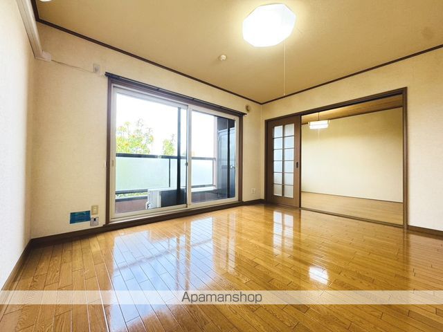 コーポ函館VIの居間写真