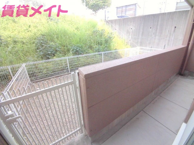 バルコニー　同物件別室反転タイプ画像