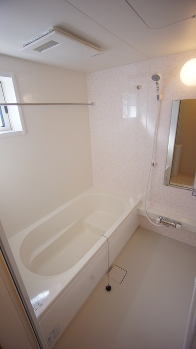 バス・シャワールーム　１坪風呂、浴室乾燥機付き