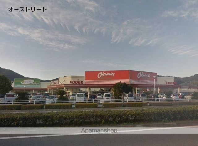 コンビニ　セブンイレブン（コンビニ）まで586m