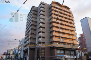 松山市平和通のマンションの建物外観