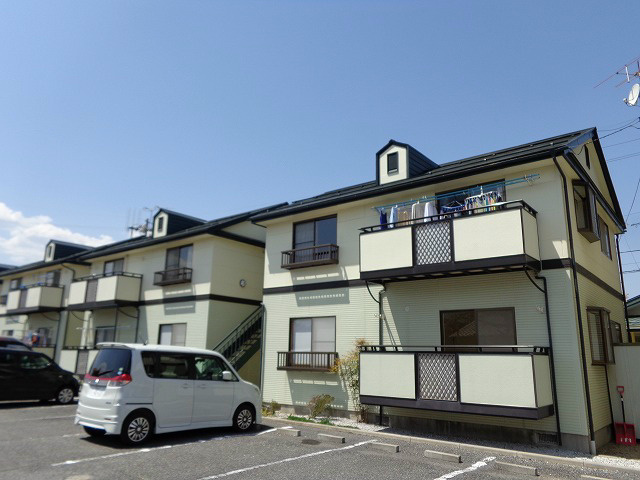 松本市大字島立のアパートの建物外観
