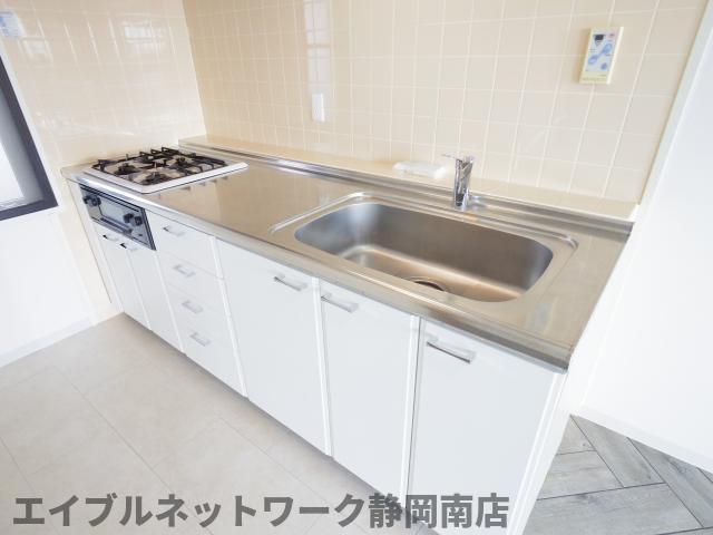 【静岡市駿河区中田本町のマンションのキッチン】