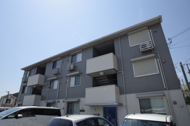 神戸市垂水区多聞台のアパートの建物外観