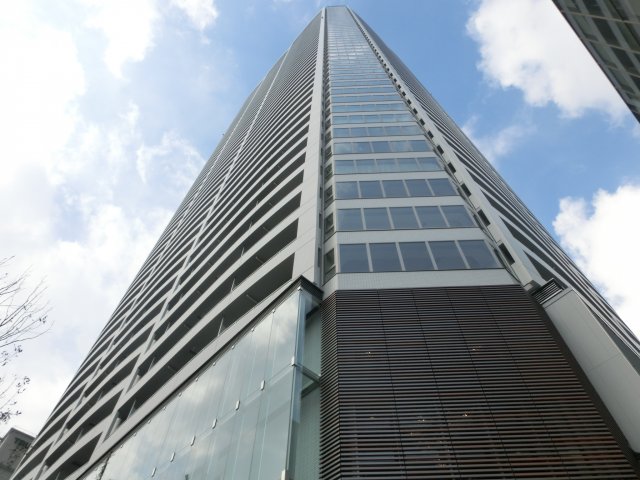 大阪ひびきの街ザ・サンクタスタワーの建物外観