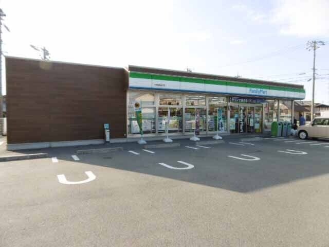 コンビニ　ファミリーマート松阪鎌田町店（コンビニ）まで491m
