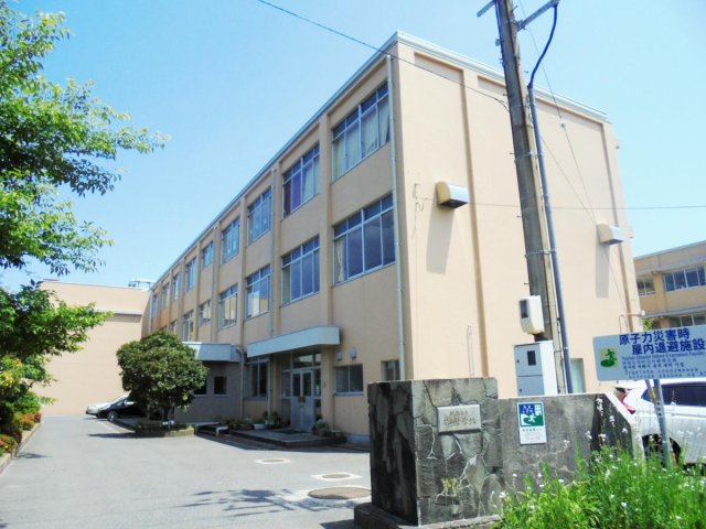 【境港市中野町のアパートの中学校】