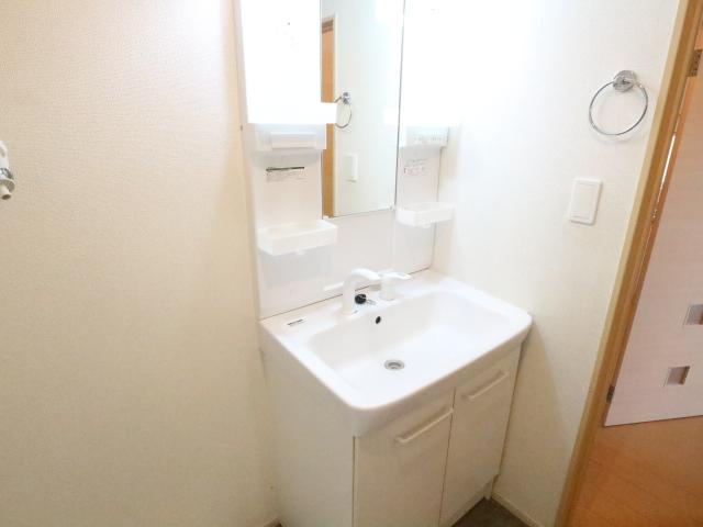 洗面設備　使いやすい洗面所です