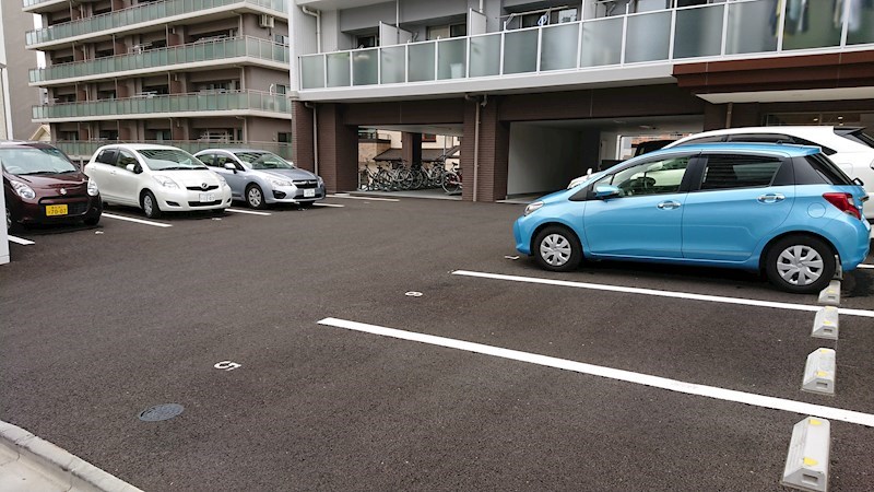 【仙台市宮城野区二十人町のマンションの駐車場】