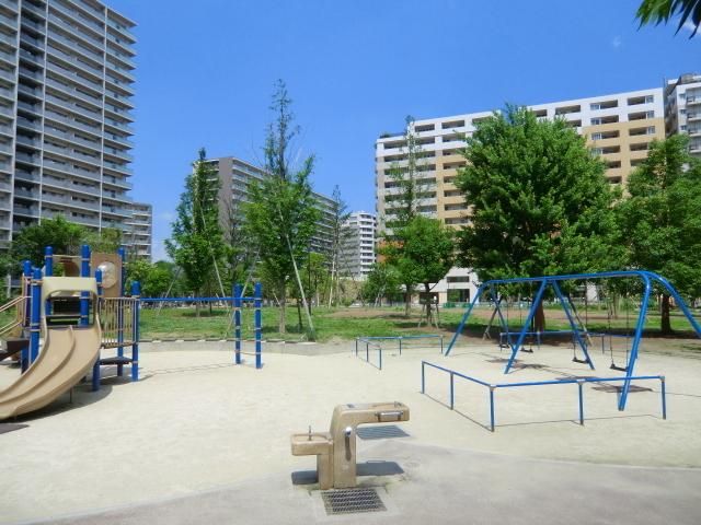 【足立区西新井栄町のマンションの公園】