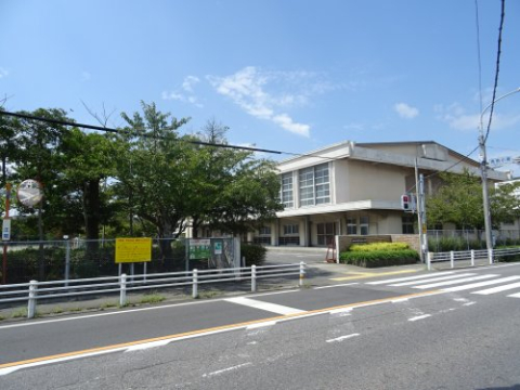 【西尾市吉良町吉田のアパートの小学校】