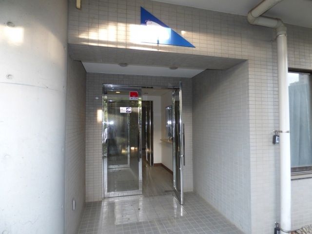 【川越市田町のマンションのロビー】