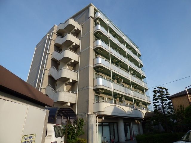 【川越市田町のマンションの建物外観】