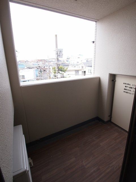 【習志野市津田沼のマンションのバルコニー】