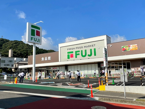 スーパー　フジ戸坂店（スーパー）まで603m