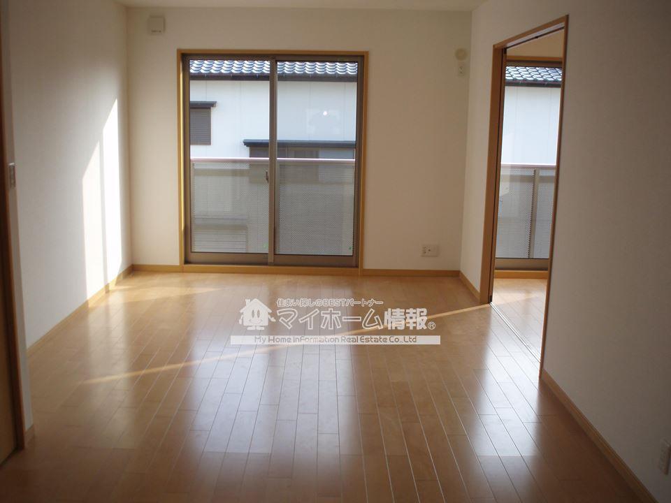 居室・リビング　内観写真を引用しており内装が異なる場合がございます