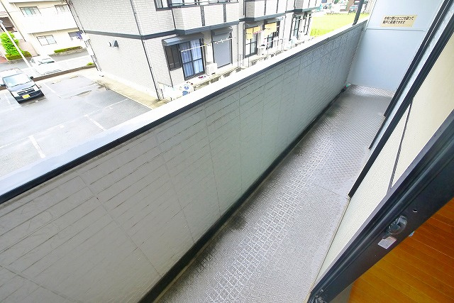 バルコニー　外からの目が気にならないバルコニーで洗濯物が干せます