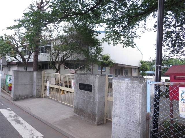 小学校　川崎市立三田小学校（小学校）まで300m