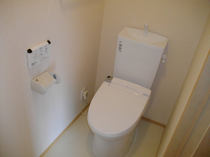 トイレ　温水洗浄便座(壁    付)