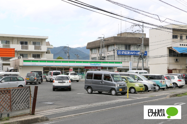 コンビニ　ファミリーマート松江西川津店（コンビニ）まで396m